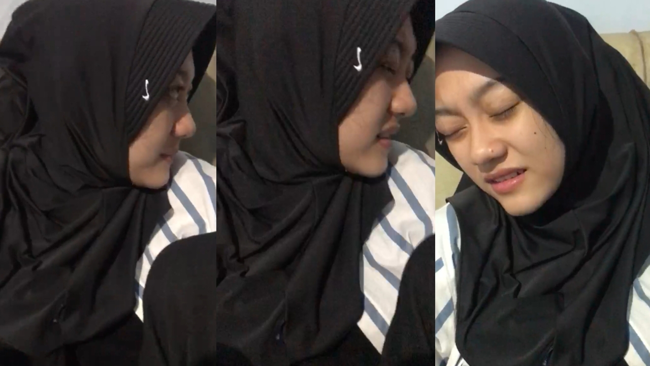 Bokep abg indo cantik hijab ngewe di atas sofa