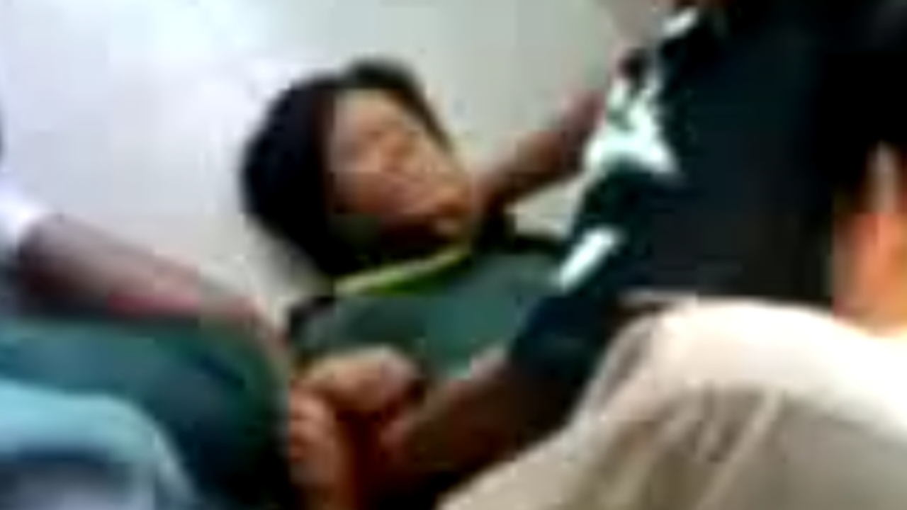 Bokep bocil SMP terbaru di paksa ngewe di kelas