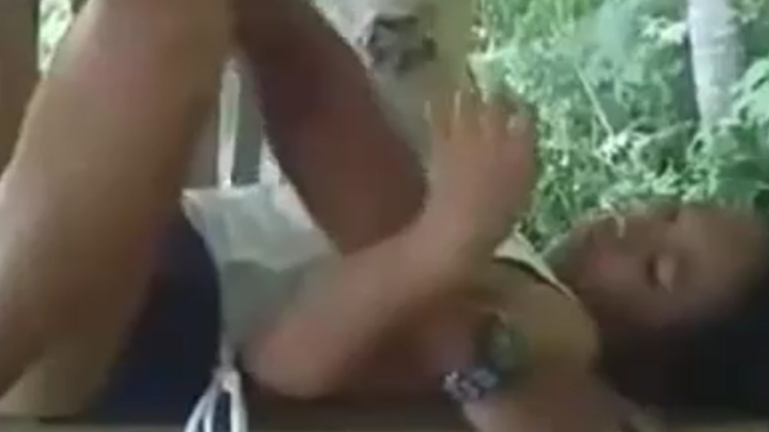 Bokep viral bocil SMP ngewe di paksa om di gubuk