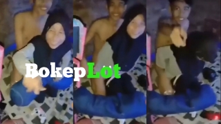 Bokep SMP bocil kepergok ngewe di rekam teman
