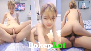 Bokep SMP bocil cina rambut pirang ngewe kesakitan