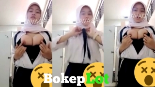 Bokep Nica bocil SMP Vcs di toilet sekolah