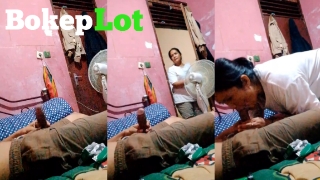 Bokep SMP viral lagi coli kepergok sama ibu berakhir di sepongin