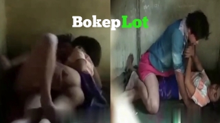 Bokep SMP viral intip bocil di paksa ngewe bapak