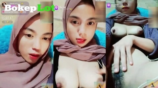 Bokep Vcs chamet Queen Anna toge jembut lebat