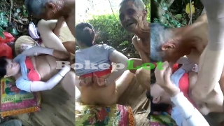 Bokep indo viral kakek setubuhi cucunya di hutan
