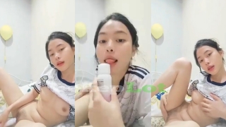 Bokep SMA Abg cantik mulus colmek pake botol